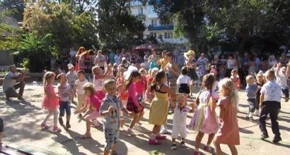 Leisure time for the Day of Knowledge “September 1 in kindergarten” for children of the middle group